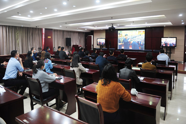 6.西北局观看脱贫攻坚表彰大会02 6.西北局观看脱贫攻坚表彰大会02